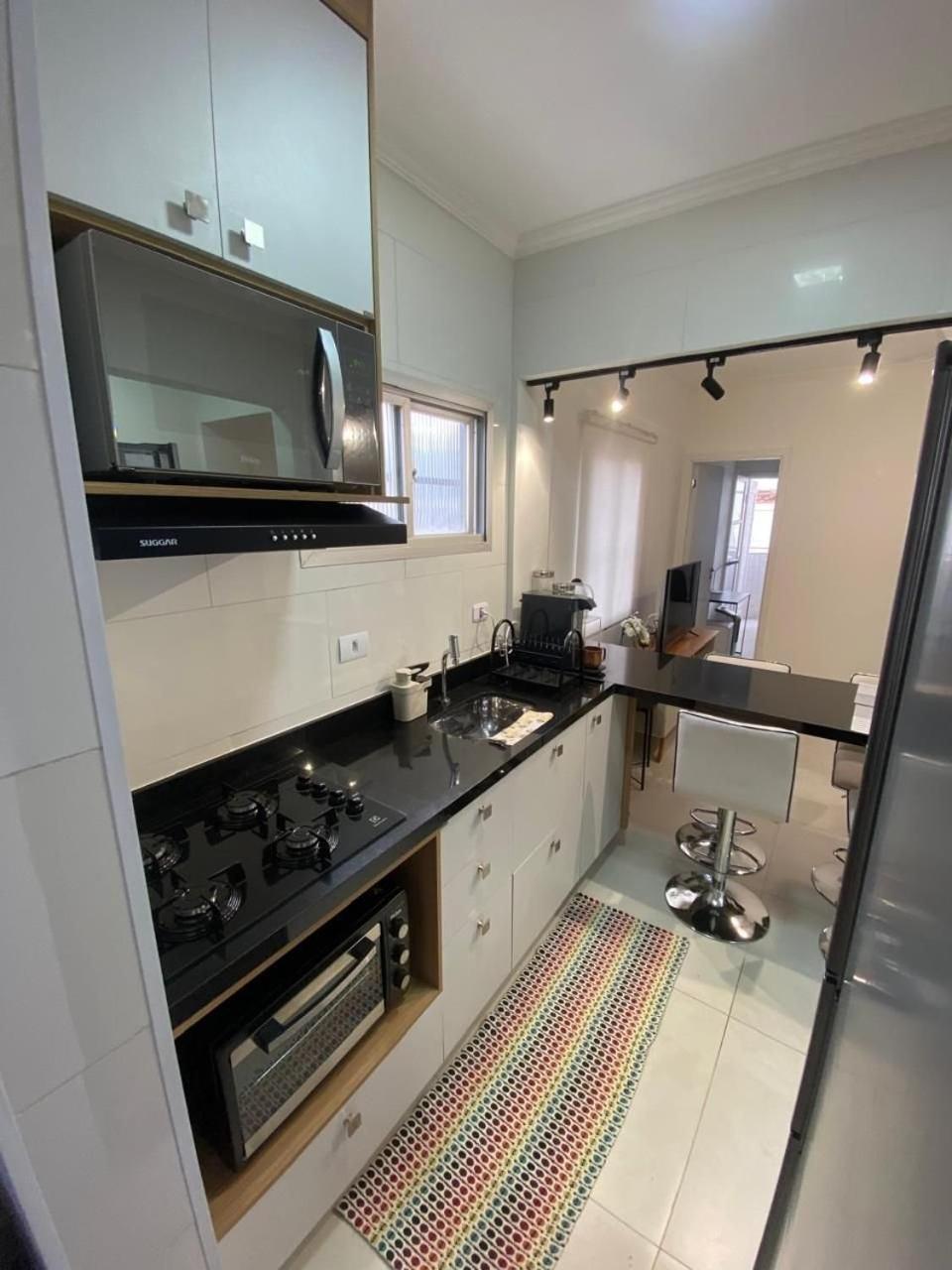 Canto Forte- Suite C/Varanda - Ate 5 Hospedes- Garagem - Wi Fi E 200 Metros Da Praia, 50 Metros Da Av Gastronomica Da Pg Praia Grande  Eksteriør billede