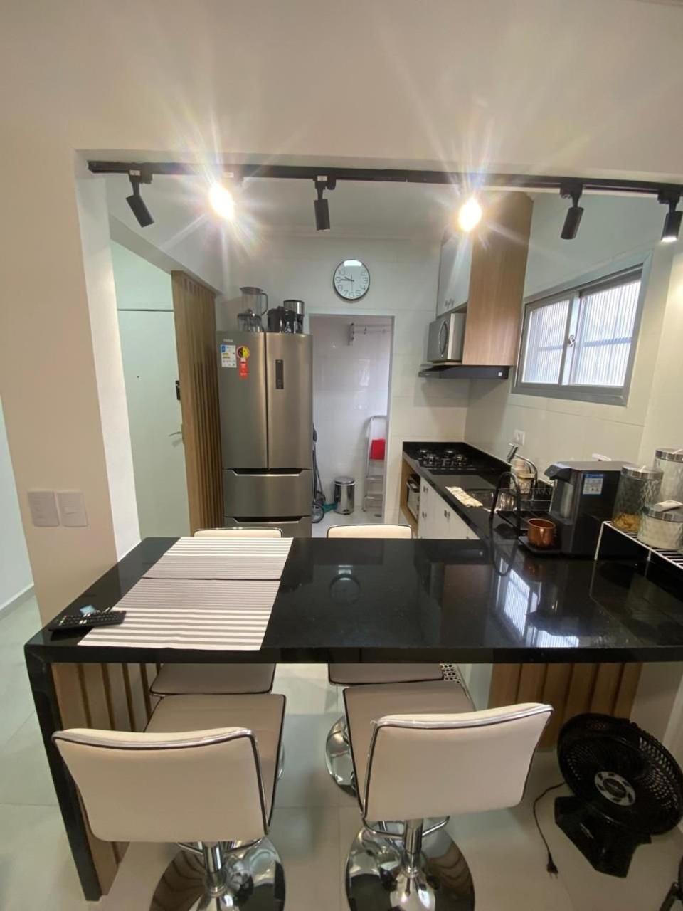 Canto Forte- Suite C/Varanda - Ate 5 Hospedes- Garagem - Wi Fi E 200 Metros Da Praia, 50 Metros Da Av Gastronomica Da Pg Praia Grande  Eksteriør billede