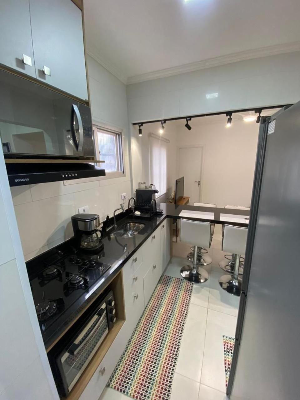 Canto Forte- Suite C/Varanda - Ate 5 Hospedes- Garagem - Wi Fi E 200 Metros Da Praia, 50 Metros Da Av Gastronomica Da Pg Praia Grande  Eksteriør billede