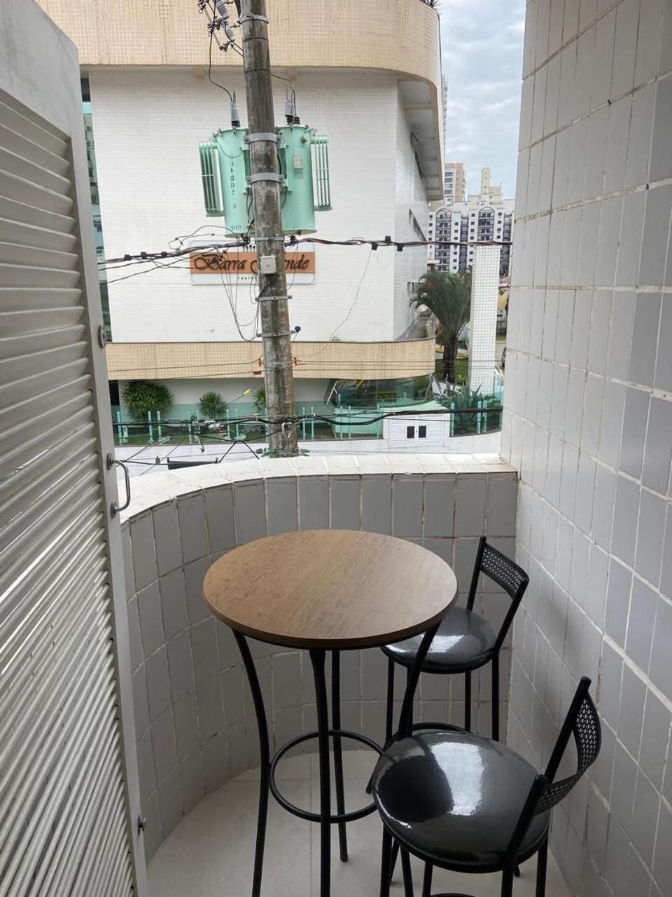 Canto Forte- Suite C/Varanda - Ate 5 Hospedes- Garagem - Wi Fi E 200 Metros Da Praia, 50 Metros Da Av Gastronomica Da Pg Praia Grande  Eksteriør billede
