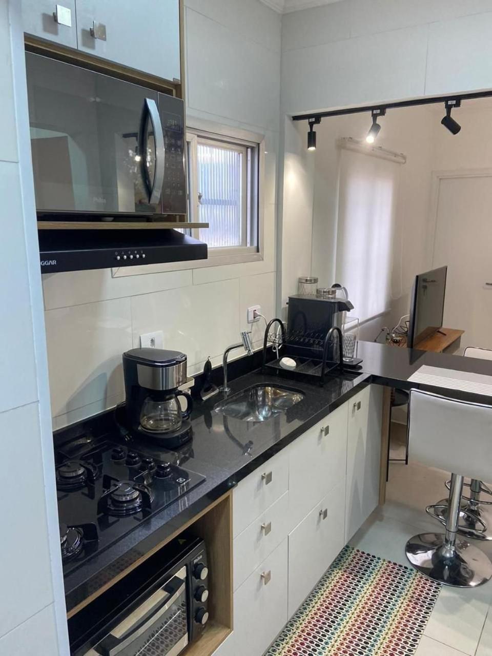 Canto Forte- Suite C/Varanda - Ate 5 Hospedes- Garagem - Wi Fi E 200 Metros Da Praia, 50 Metros Da Av Gastronomica Da Pg Praia Grande  Eksteriør billede