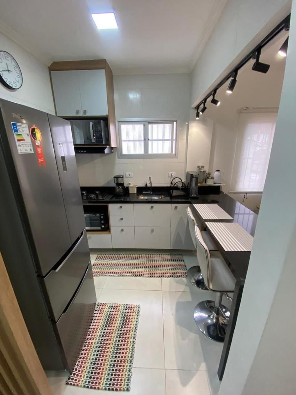 Canto Forte- Suite C/Varanda - Ate 5 Hospedes- Garagem - Wi Fi E 200 Metros Da Praia, 50 Metros Da Av Gastronomica Da Pg Praia Grande  Eksteriør billede